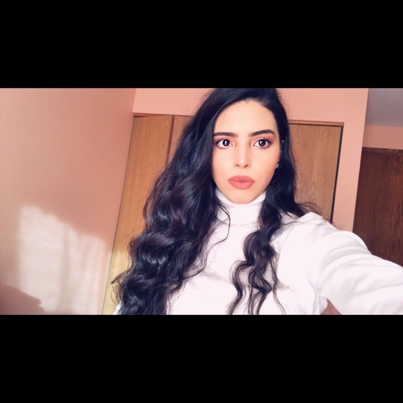 Meet your Posher, Estefani - Picture 1 of 1